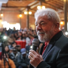 Defesa de Lula pede que STJ considere conversas de Moro ao julgar embargos
