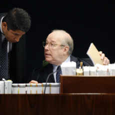 Celso de Mello defende restringir foro para governador