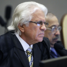 Desembargador pede Justiça gratuita e dois ministros do STJ votam a favor