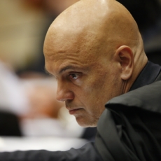 Moraes autoriza uso da força para liberar rodovias e multa para quem não seguir ordem