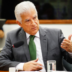 Votação do teto remuneratório na Câmara é adiada para julho