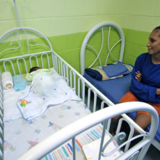 Prisão domiciliar e progressão de pena para mães e gestantes