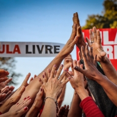 Mais de 140 HCs impetrados no STJ a favor de Lula são idênticos