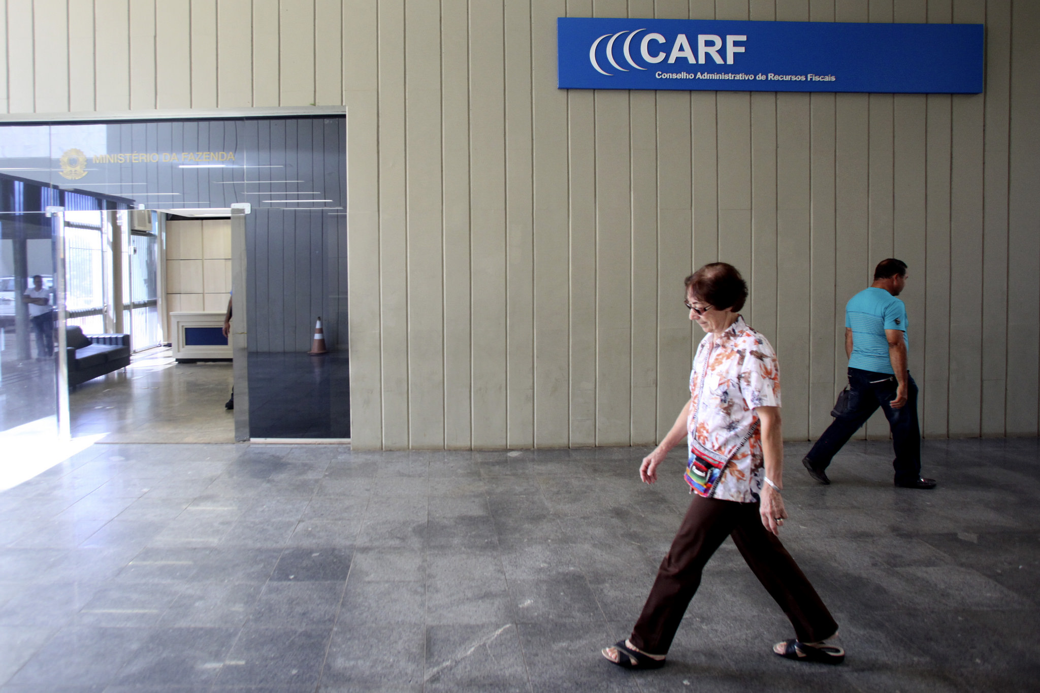 Carf julga armazenagem de produtos acabados