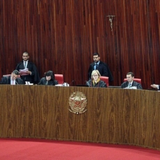 Ministros do TSE defendem participação de Lula como apoiador em propagandas