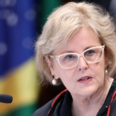 Em meio a discursos indiretos sobre situação de Lula, Rosa Weber toma posse no TSE