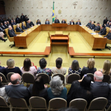 O Supremo revisor de suas próprias decisões