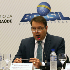 Indústria deve cobrar dentro da realidade ou vamos quebrar patentes, diz Fireman