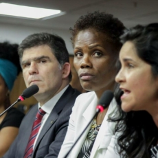 Comissão inocenta juíza leiga que mandou algemar advogada em audiência