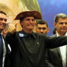 Advogados, promotor e ex-presidente do TRF3 assinam manifesto pró-Bolsonaro