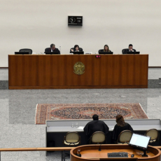 STJ discute se suspensão de ações é obrigatória quando tema tem repercussão geral