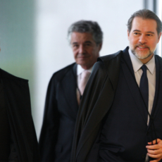 Senado aprova reajuste dos salários de ministros do STF