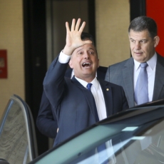 Dodge pede ao STF para fatiar apuração da JBS e manter caso de Onyx na corte