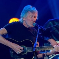 TSE arquiva ação de Bolsonaro contra Haddad por shows de Roger Waters