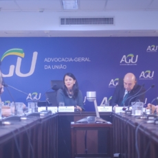 AGU pede a Fux para que reconsidere liminar do frete rodoviário
