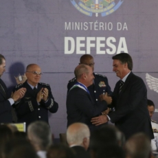 Ministro da Defesa afirma que vai representar contra Gilmar Mendes na PGR