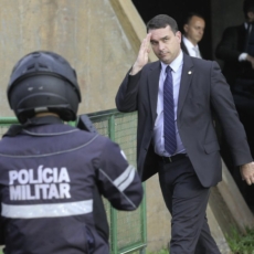 MPRJ diz que “até hoje” Flavio Bolsonaro não figura como investigado