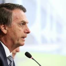 PRDF consulta PGR sobre suspeita de improbidade Bolsonaro por funcionário fantasma