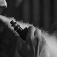 Smoke on the water: o dilema da regulação de cigarros eletrônicos
