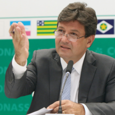 Momento de organização e método, diz ministro sobre indicação de general à Anvisa