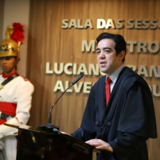 Bruno Dantas, do TCU, aponta irregularidades no pagamento de bônus para Receita