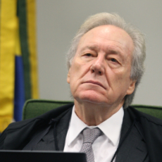 Lewandowski suspende decisão do TCU que determinou retorno de juíza a TRT4