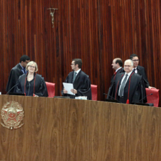 TSE extrapola atuação ao vedar financiamento cruzado entre partidos