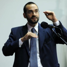 Arthur Weintraub não será indenizado por estudante que o criticou no Facebook
