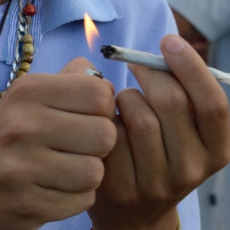 Quantos gramas separam um usuário de drogas de um traficante?