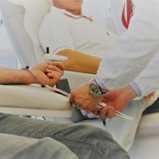 Meia-entrada para doadores de sangue: altruísmo com recursos alheios?