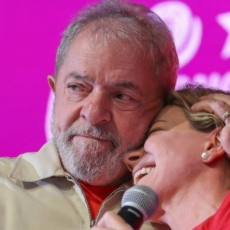 TRF4 autoriza Gleisi a atuar como advogada do ex-presidente Lula