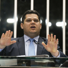Senado rejeita PEC que limitaria poder do Judiciário na concessão de liminares