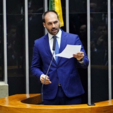 Eduardo Bolsonaro diz que pediu a PL e líderes evangélicos voto contra PL das Fake News