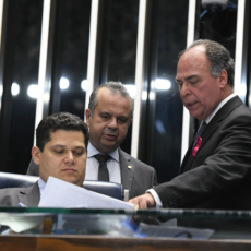 Senado aprova destaque e desidrata texto da Previdência