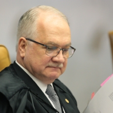 Antes de Celso vetar depoimento escrito a Bolsonaro, Fachin permitiu o formato a Temer