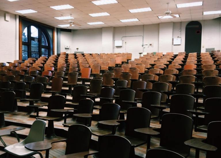 Cursos de Direito parda comissão