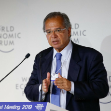 Comissão da Câmara convoca Paulo Guedes para falar de offhore em paraíso fiscal