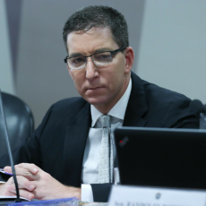 Defesa de Greenwald pede rejeição de denúncia e aponta desrespeito à liminar do STF