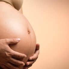 Afastamento das grávidas na pandemia: quem vai pagar essa conta?