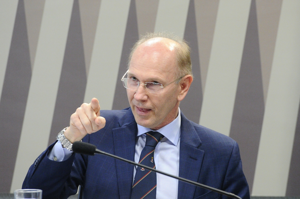 Diretor da Antaq consegue liminar para não entregar documentos a Ministério