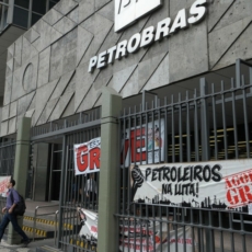 Em liminar, Justiça barra mudança em plano de saúde da Petrobras