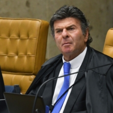 Fux rejeita ação sobre adotar salário de desembargador como teto para servidor