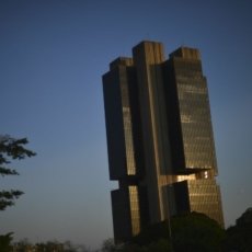 Copom enxuga comunicado e reforça mensagem de paciência em meio a crescente pressão