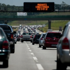 A cobrança pelo uso das faixas de domínio nas concessões rodoviárias