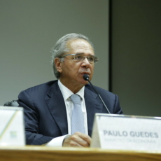 Guedes: Economia não aguenta mais do que dois ou três meses de isolamento