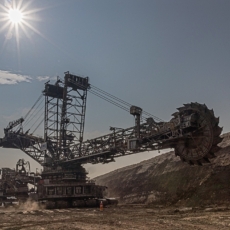 Que espécies de mineração e substâncias minerais devem ser consideradas essenciais?