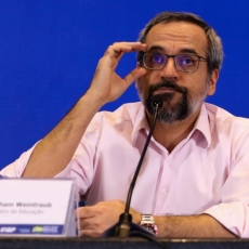 Celso de Mello vê indícios de crime em fala de Weintraub contra ministros do STF