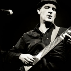 Angular Blues: A arte do trio sem piano