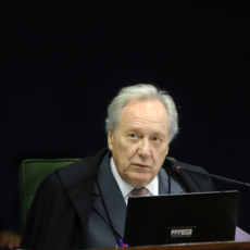 Lewandowski: TJRJ deve julgar recurso de Globo contra censura de Flávio Bolsonaro