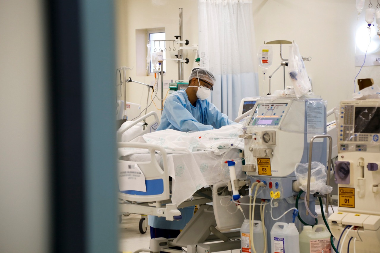 Quais as vantagens e desvantagens de pagamentos de hospitais por pacote?